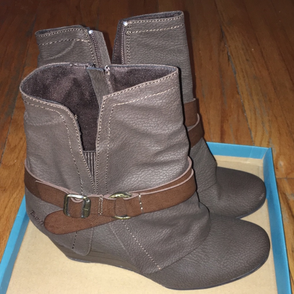 Blowfish brown booties - new